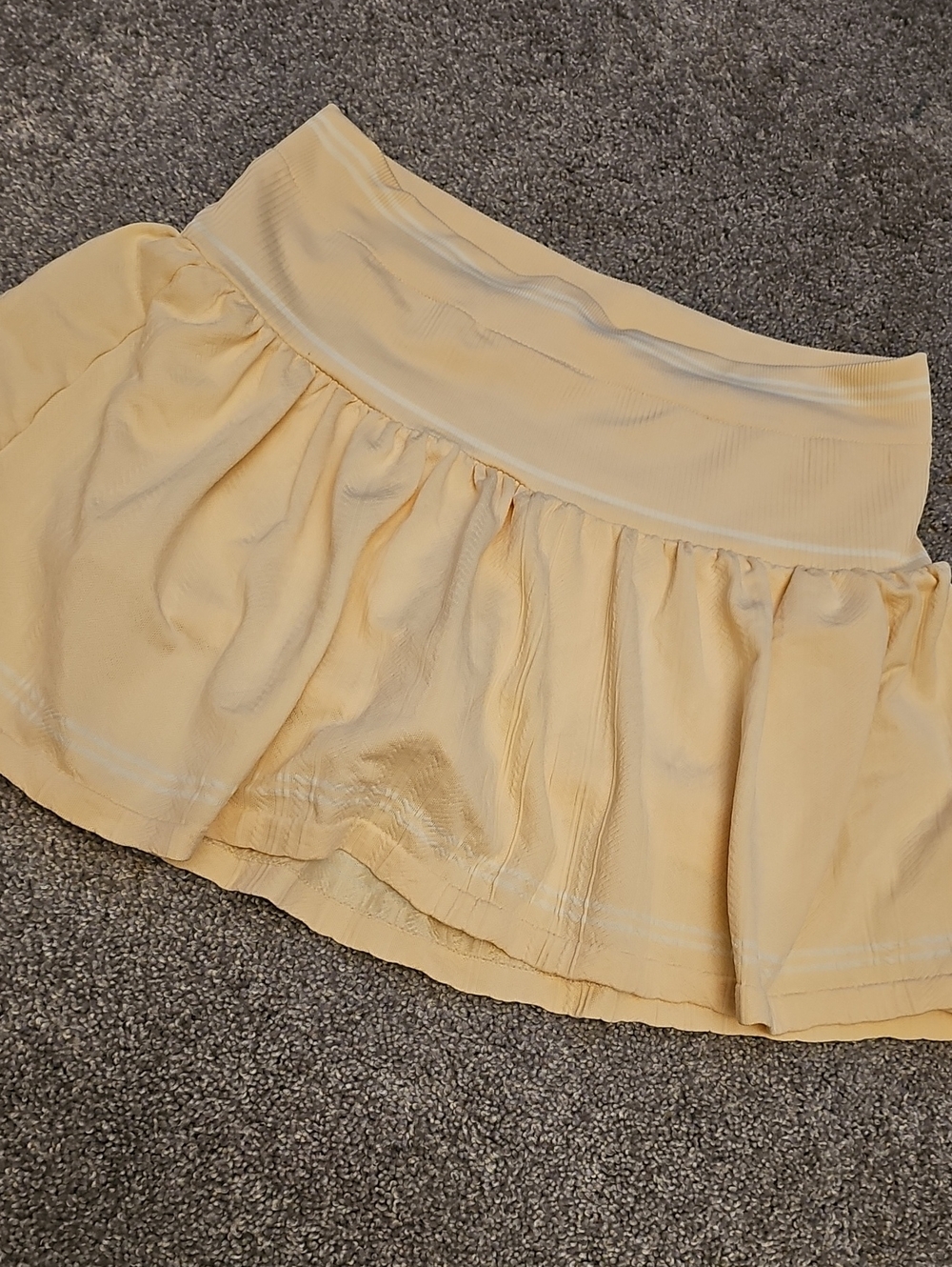 J3🔹️all in motion Pale Yellow Ruffle Skort